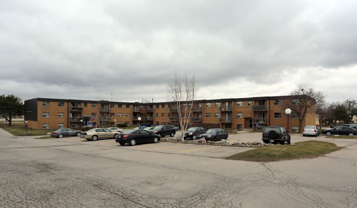 Woodside Avenue Apartments in Cambridge, ON - Building Photo