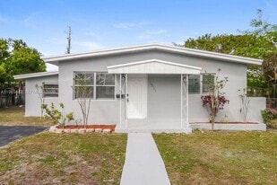 1511 NE 205th Terrace in Miami, FL - Building Photo