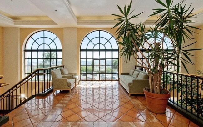 355 Buena Vista Ave E, Unit 605W in San Francisco, CA - Foto de edificio - Building Photo