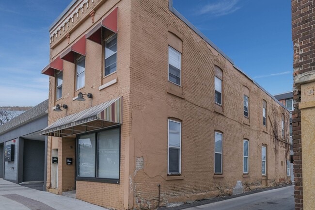 117 E Cherry St in Mankato, MN - Building Photo - Building Photo