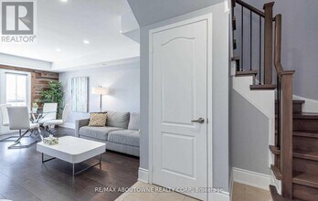 2557 Sixth Line in Oakville, ON - Building Photo - Building Photo