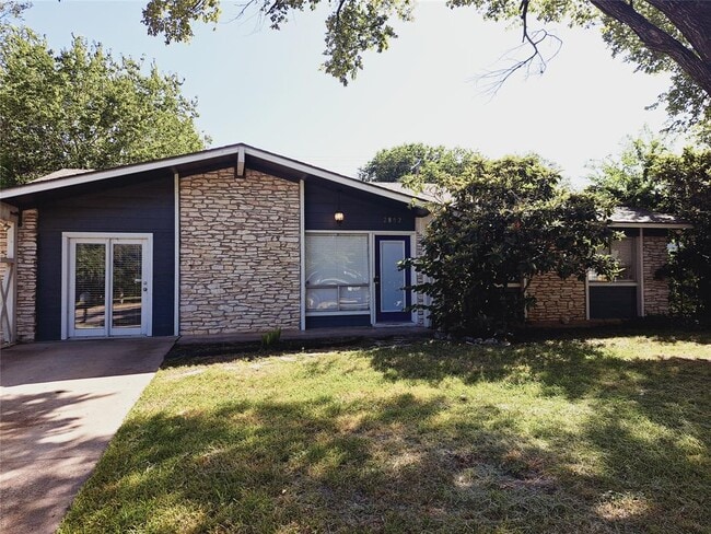 2802 Loyola Ln in Austin, TX - Building Photo - Building Photo