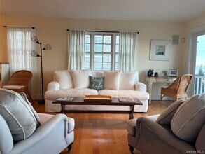 21 Bayside Ave in East Quogue, NY - Building Photo - Building Photo