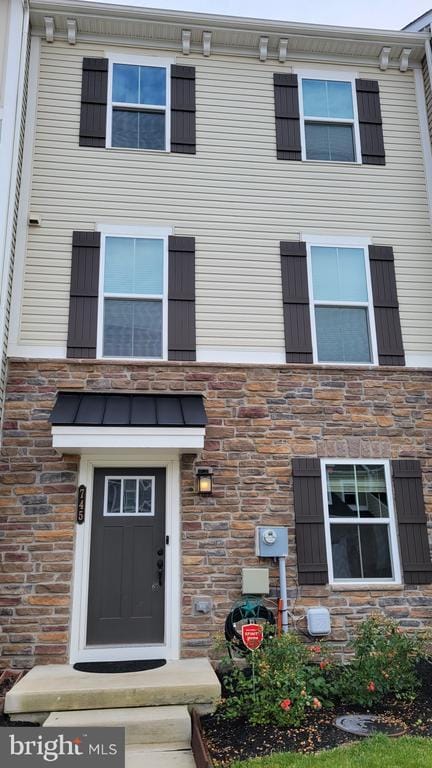 property at 745 Quarry Point Rd