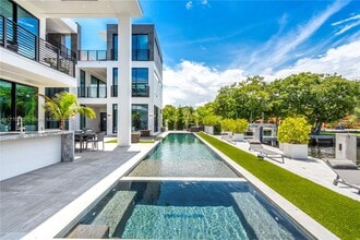 1400 Bayview Dr in Fort Lauderdale, FL - Building Photo - Building Photo