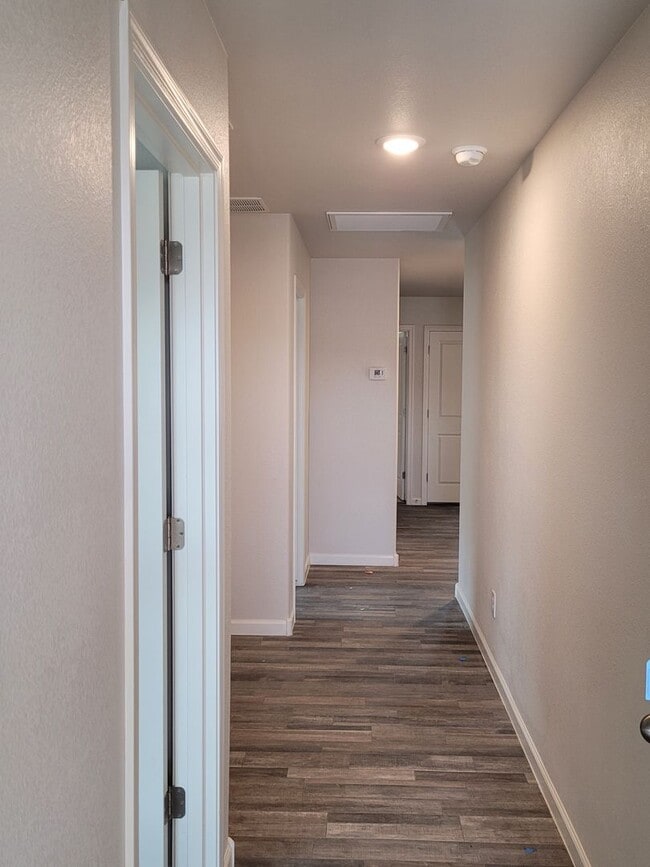 2405 Village Dr in Bullhead City, AZ - Building Photo - Building Photo