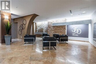 360 Pearl St in Burlington, ON - Building Photo - Building Photo