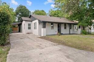 1627 W Mariposa Dr in San Antonio, TX - Building Photo