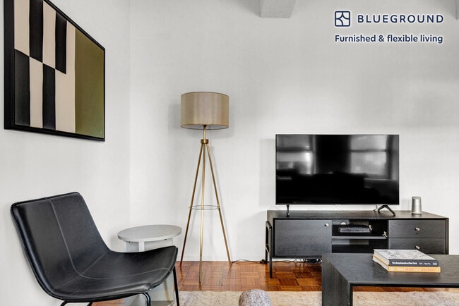 360 W 34th St. in New York, NY - Building Photo - Building Photo
