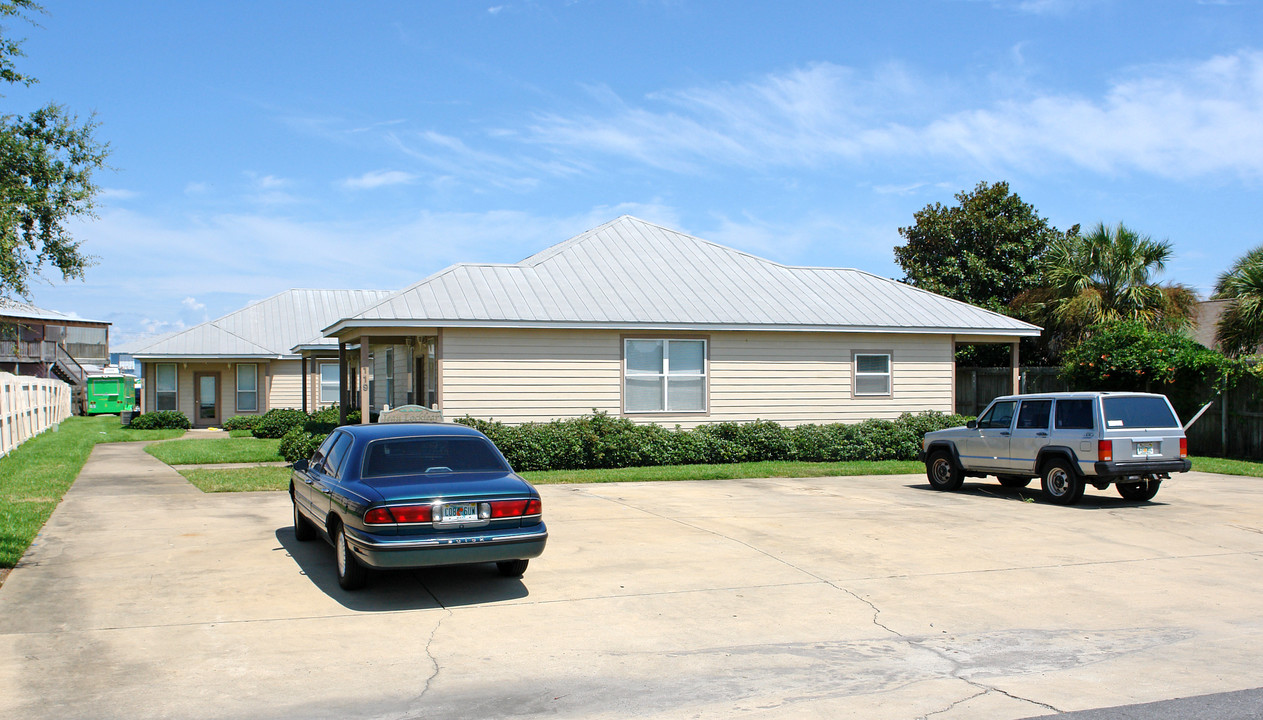 119 Argonaut St in Panama City Beach, FL - Foto de edificio