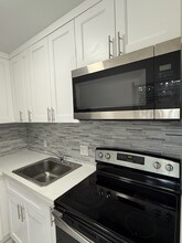 5962 NW 19th St in Lauderhill, FL - Building Photo - Building Photo