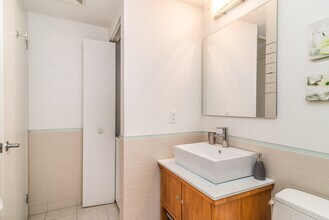 1061 Rue St-Alexandre in Montréal, QC - Building Photo - Building Photo