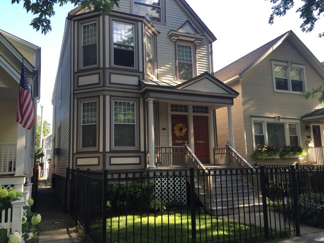 1821 W Fletcher St, Unit #G