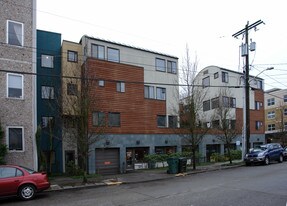 6823-6827 Oswego Pl in Seattle, WA - Building Photo
