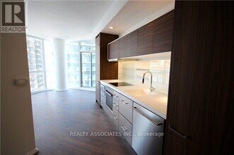 45-845 Charles St E in Toronto, ON - Building Photo - Building Photo