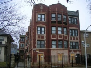 7546-7548 Saginaw St in Chicago, IL - Building Photo - Building Photo