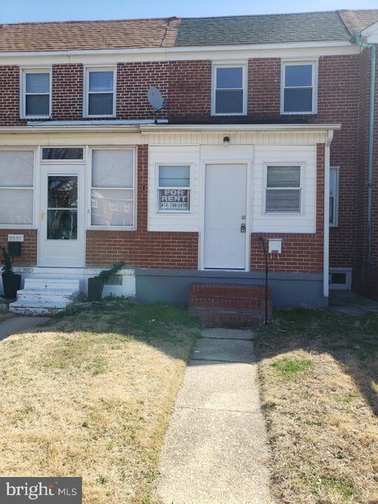 3553 McShane Way in Dundalk, MD - Building Photo