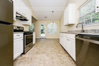 8040 Highland Pkwy in Fairburn, GA - Building Photo - Building Photo