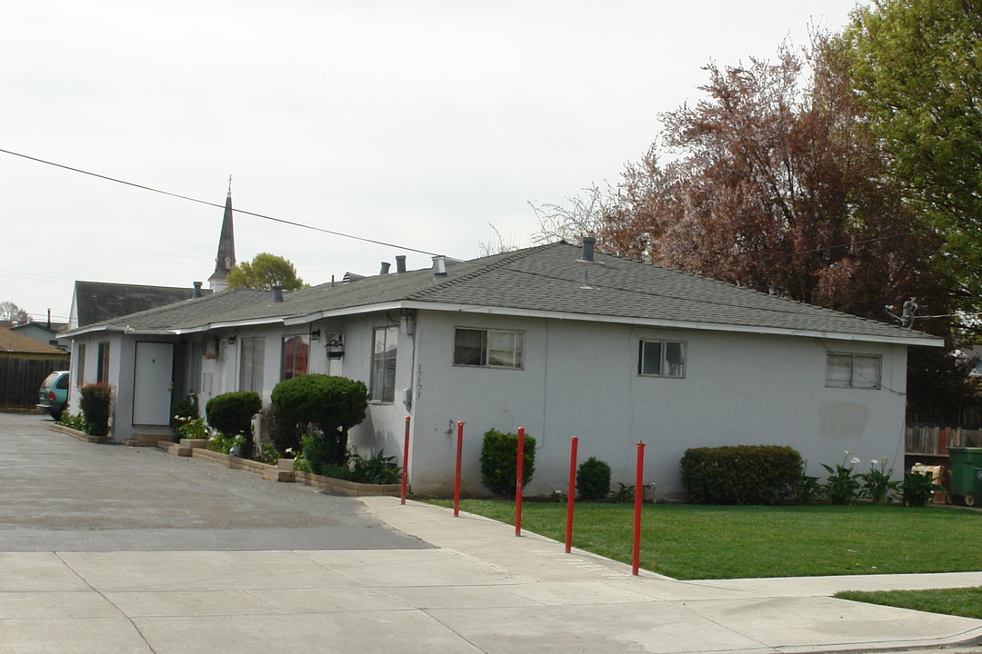 37173 Olive St in Newark, CA - Foto de edificio