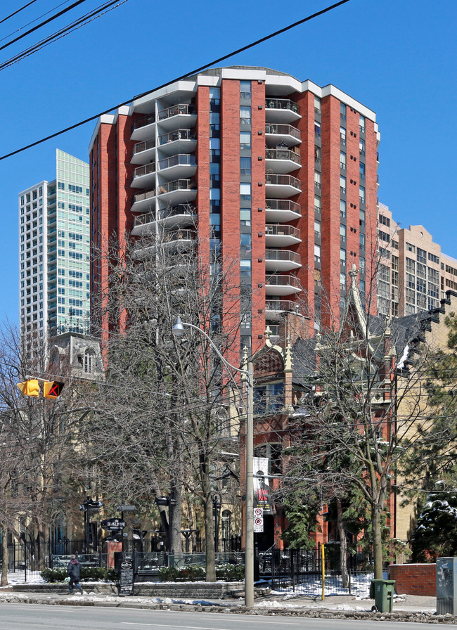 Celebrity Place in Toronto, ON - Building Photo - Building Photo