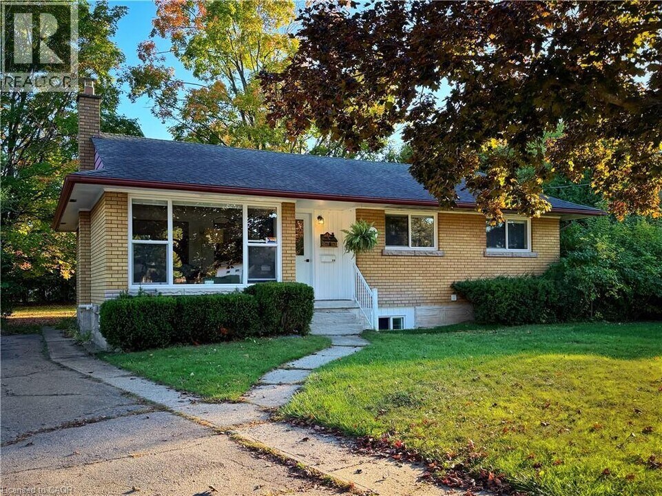 31 Clearview Dr in Cambridge, ON - Building Photo