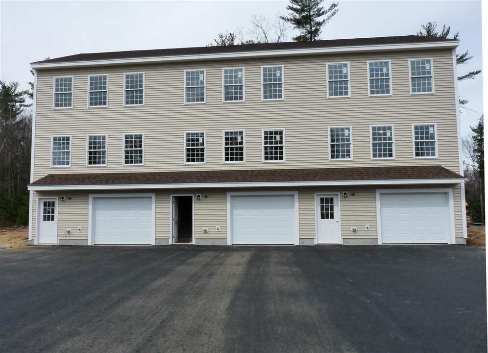 52 Eagle Ridge Rd in Sandown, NH - Building Photo