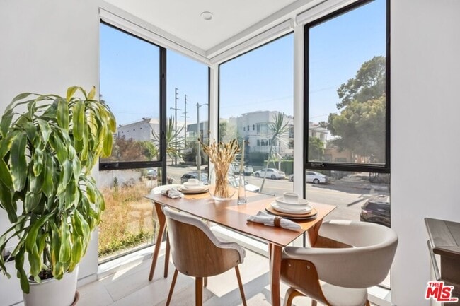 1243 N Gower St in Los Angeles, CA - Building Photo - Building Photo