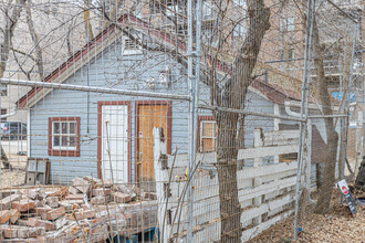 Lester Allyn House in Edmonton, AB - Building Photo - Building Photo