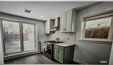 2070 E Dauphin St in Philadelphia, PA - Building Photo - Building Photo