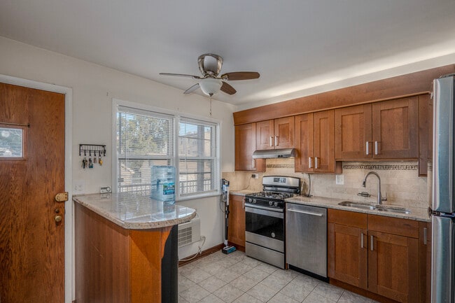 4225 N Keystone Ave in Chicago, IL - Building Photo - Building Photo