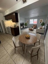 1306 W Michigan Ave, Unit 02 in Battle Creek, MI - Building Photo - Building Photo