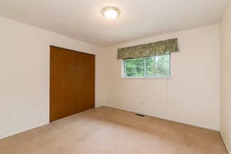 3894 Triumph St in Burnaby, BC - Building Photo - Building Photo