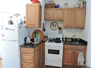 13 Pleasant St, Unit 1 in Cambridge, MA - Building Photo - Building Photo