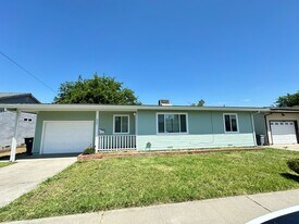 921 Harris St in Marysville, CA - Building Photo