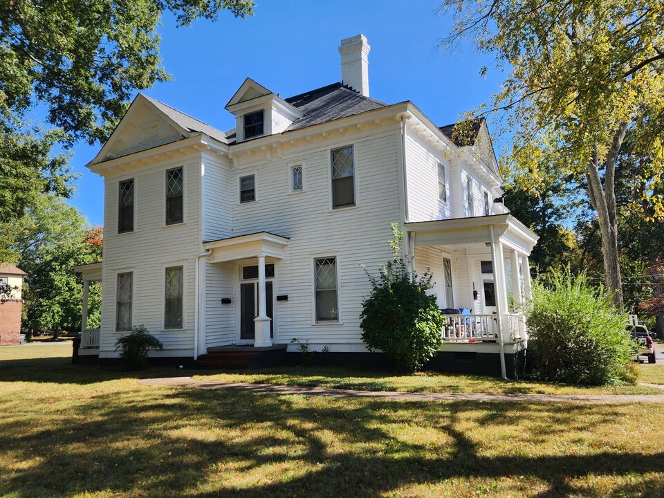 527 West End Ave in Statesville, NC - Building Photo