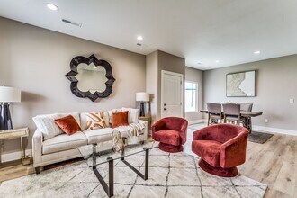 4325 N Sandplum St in Wichita, KS - Foto de edificio - Building Photo