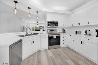 6800 Satinleaf Rd S in Naples, FL - Building Photo - Building Photo