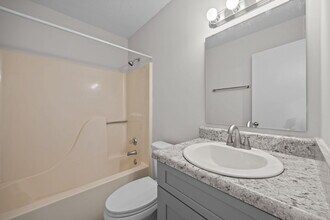 Thirteen08 in Greenville, NC - Foto de edificio - Building Photo