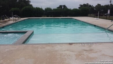 724 Private Rd 1512 in Bandera, TX - Building Photo - Building Photo