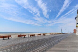 260 W Broadway, Unit 7G in Long Beach, NY - Building Photo - Building Photo