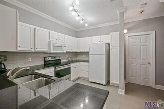4464 Highland Rd, Unit 807 in Baton Rouge, LA - Building Photo - Building Photo