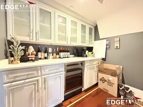 622 E 3rd St, Unit 3 in Boston, MA - Foto de edificio - Building Photo