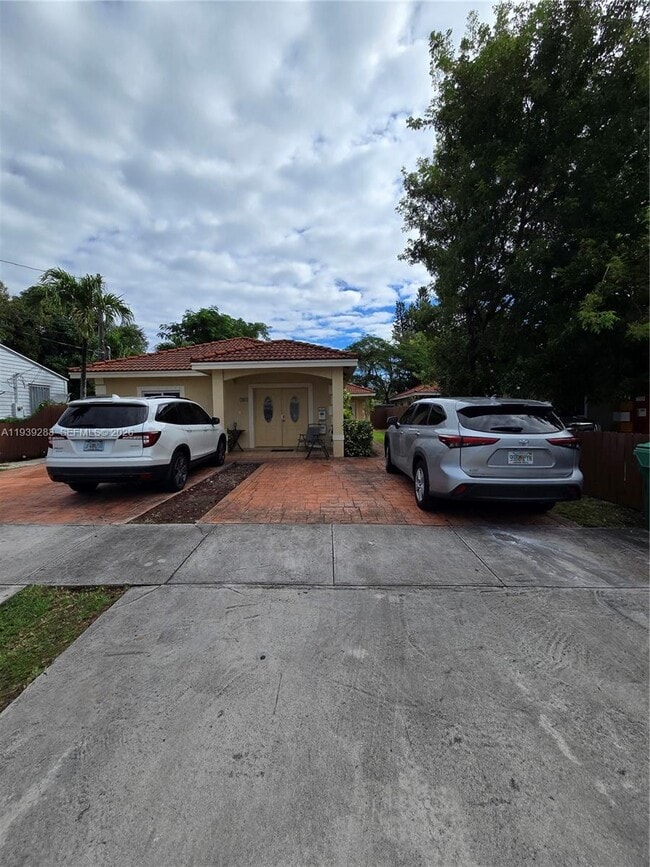 761 NW 24th Ct in Miami, FL - Building Photo - Building Photo