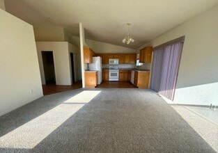 210 Emigrant Wy in Fernley, NV - Building Photo - Building Photo