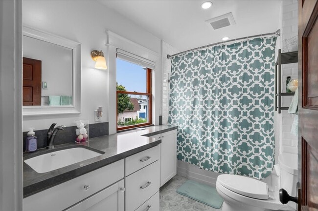 311 N Gertruda Ave, Unit B in Redondo Beach, CA - Foto de edificio - Building Photo