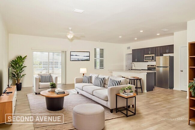 1004 S Lassonde St in North Port, FL - Building Photo - Building Photo