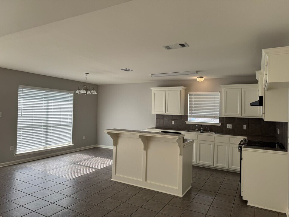 23828 Rosemont Ave in Denham Springs, LA - Building Photo