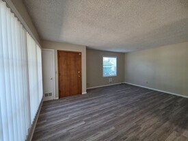 300 Federal Ln in Eugene, OR - Building Photo