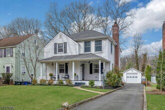 21 Ridgedale Ave in Summit, NJ - Building Photo - Building Photo