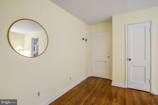 4004 Beecher St NW, Unit 304 in Washington, DC - Building Photo - Building Photo